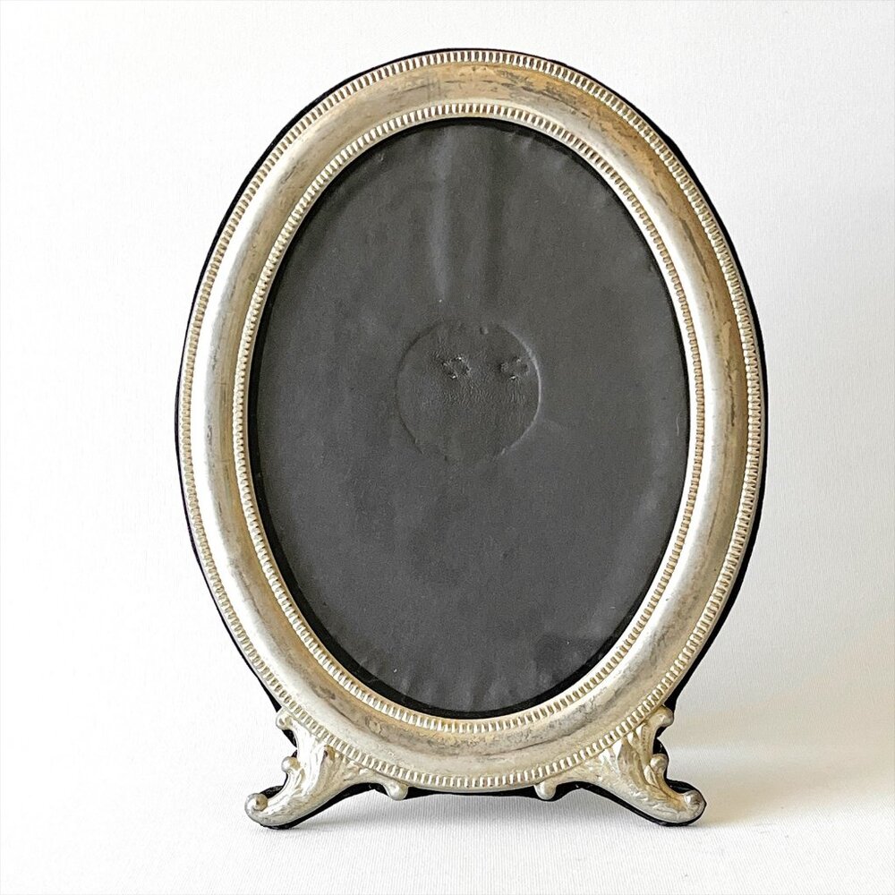 Vintage Elegance® Silver Plated Oval Decorative Picture Frame w/ Patina Footed
